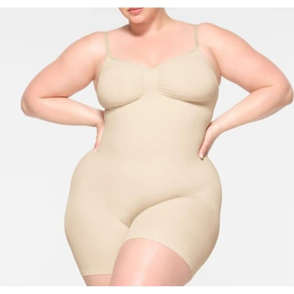 NWOT Skims Sand Seamless Sculpt Mid Thigh Bodysuit Size xs - Picture 2 of 5